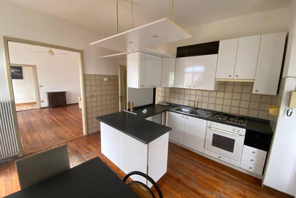 Cheap Apartment Arco Luaran gambar